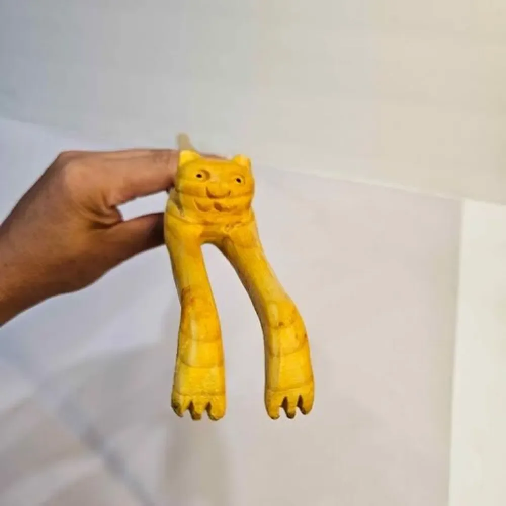 Wooden stretching cat carving back scratcher